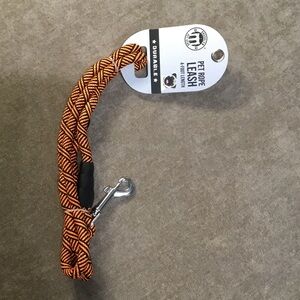 Brooklyn Pet Gear orange & black 4’ rope leash.